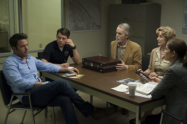 Nick Dunne (Affleck) meets with Detective Rhonda Boney (Kim Dickens, right) and Officer Jim Gilpin (Patrick Fugit, left) along with Amy's worried parents Rand (David Clennon) and Marybeth (Lisa Banes)