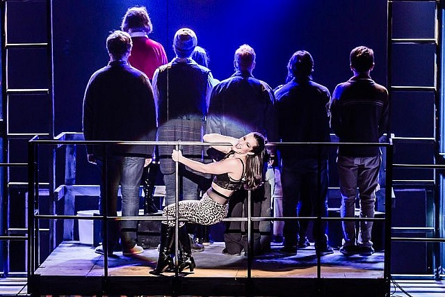 Shannon McCracken as Mimi Marquez (photo: Linda McIlwain / kawarthaNOW)