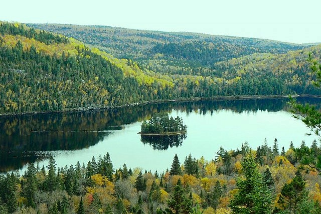 Grand prize trip winners will participate in wildlife viewing and canoeing at La Mauricie National Park in Québec in June (photo: Wikipedia)