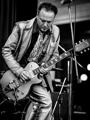 Blues guitar virtuous David Gogo in performance (photo: Scott Doubt)