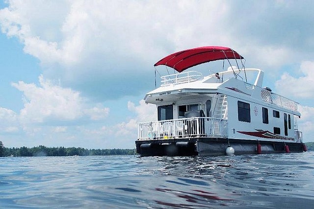 On Tuesday, July 28, host Jennifer Valentyne and the Breakfast Television will be filming segments for the Wednesday broadcast as they travel on a Happy Days Houseboat from Bobcaygeon to Fenelon Falls (photo: Happy Days Houseboats)
