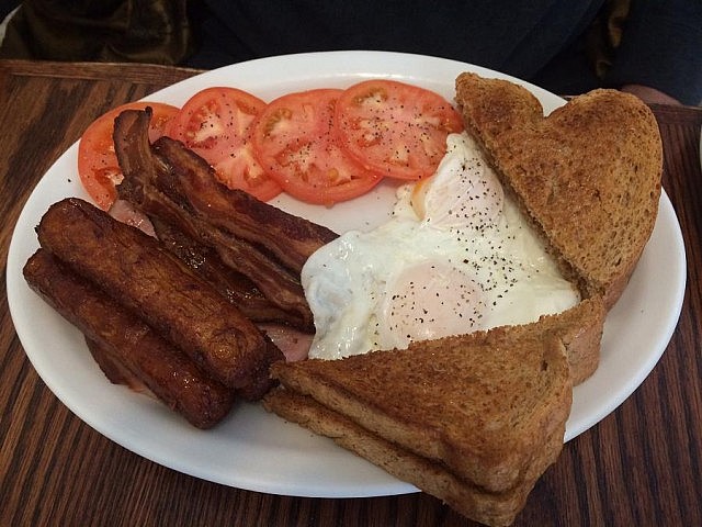 A Monaghan Meat Breakfast at the Monaghan Cafe comes with a side of tomatoes (photos: Eva Fisher / kawarthaNOW)