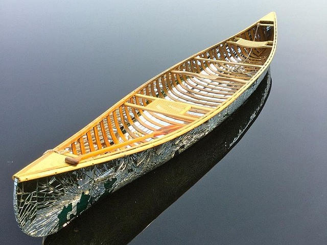 This past fall, Brad Copping paddled his mirrored canoe the 135 kilometers between GlazenHuis in Lommel, Belgium to the Dutch National Glass Museum in Leerdam, Netherlands